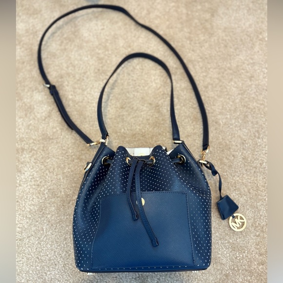 Michael Kors Greenwich Bucket Bag Navy Perforated Crossbody Handle Drawstring - Picture 13 of 13